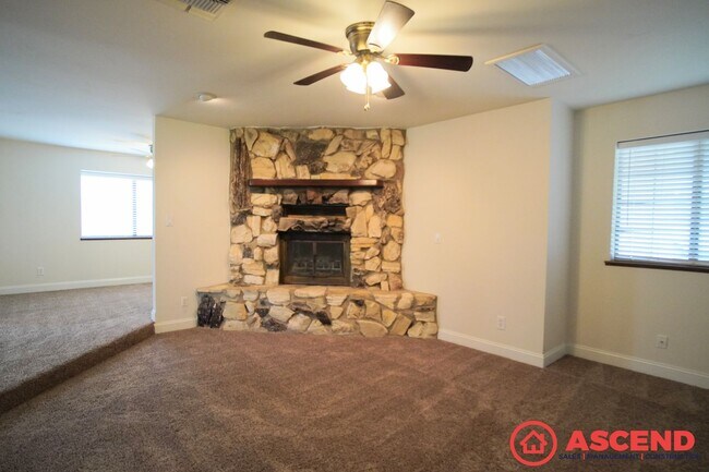 Building Photo - Gorgeous Northwest Bakersfield Home with H...