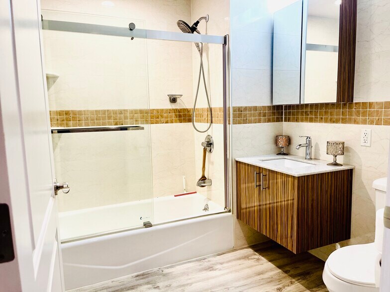Bathroom - 838 41st St