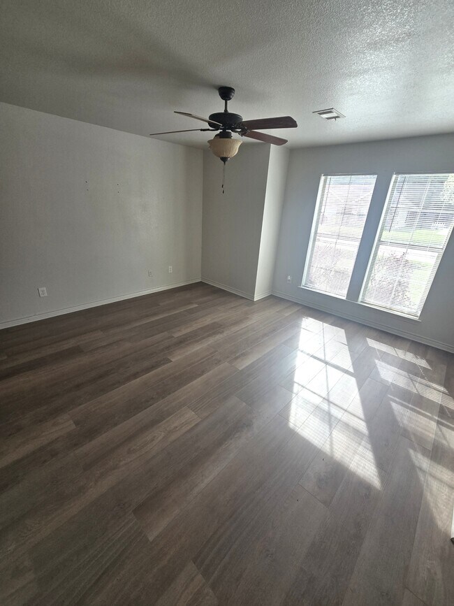 Building Photo - 6534 Westwood Village Dr