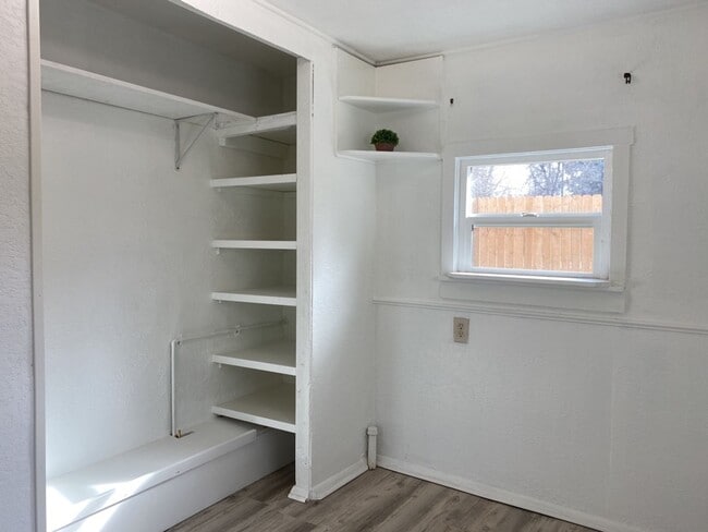 Building Photo - 1127 W Mulberry St