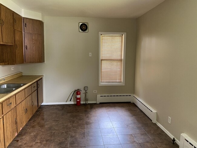 Building Photo - 306 River Oaks Dr