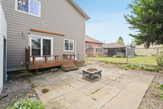 Building Photo - Unique, spacious 4-bdrm/3-bath Craftsman w/ lots of character. Bonus room, near Alberta District!