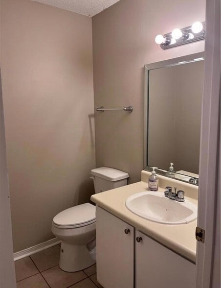 Building Photo - 1708 Brightside Dr