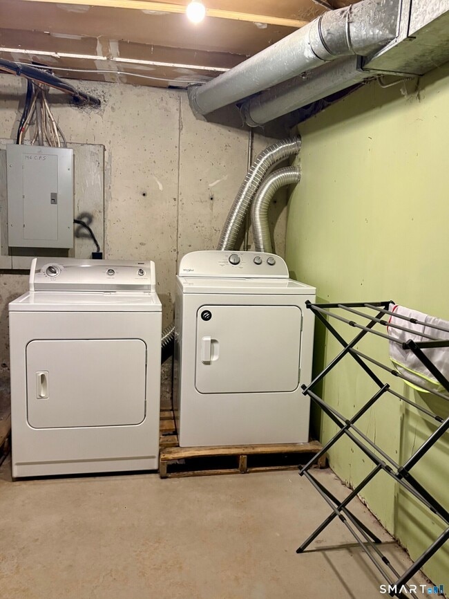 Building Photo - 146 Carriage Path S