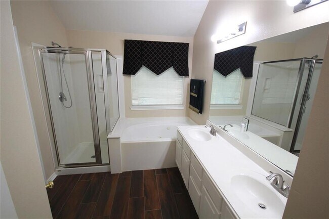 Building Photo - 3051 Glenthorpe Ln