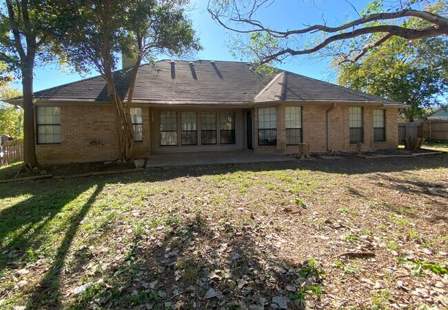 Building Photo - 1303 Falcon Trl