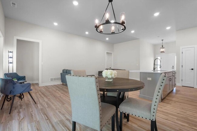 Building Photo - 2713 Misty Flower Dr