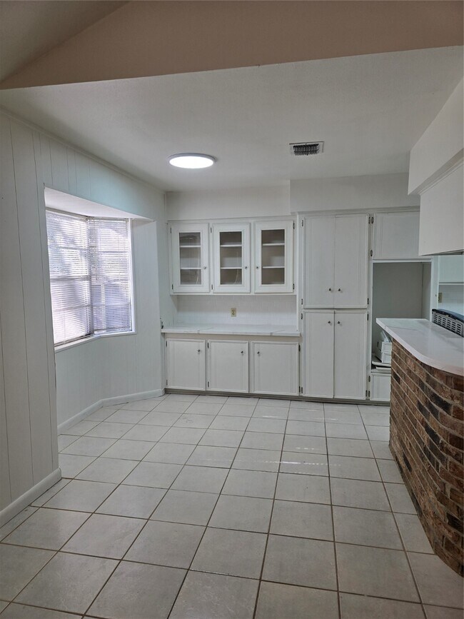 Building Photo - 11931 Tanager St