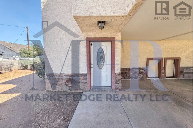 Building Photo - 3Bed/2.5Bath Townhouse at 24th St/Thomas! Ready for Immediate Move-In!