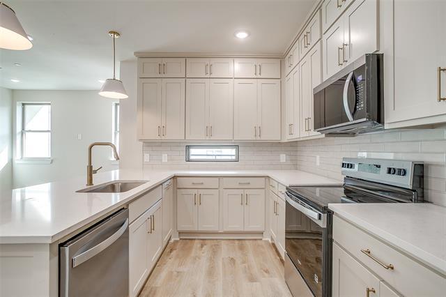 Building Photo - 408 Foch St