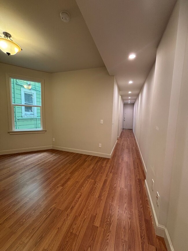 Building Photo - 2264