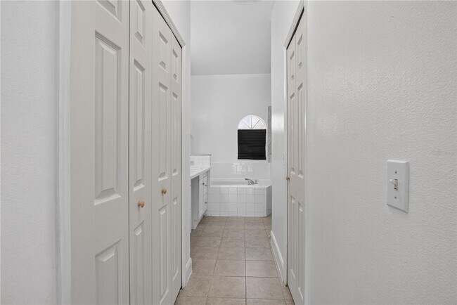 Building Photo - 121 Aurelia Ct