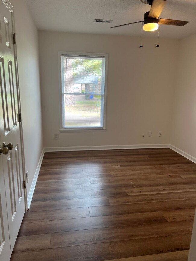 Building Photo - Awesome Home for Rent in Conway! Golf Course Views from back patio... HUGE Yard. Central location...