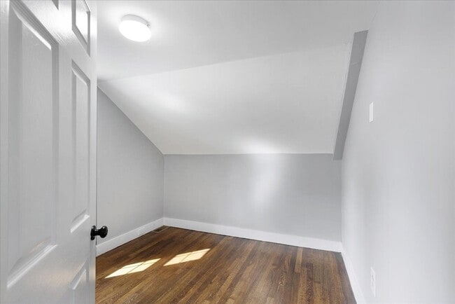 Building Photo - 39 Burley St