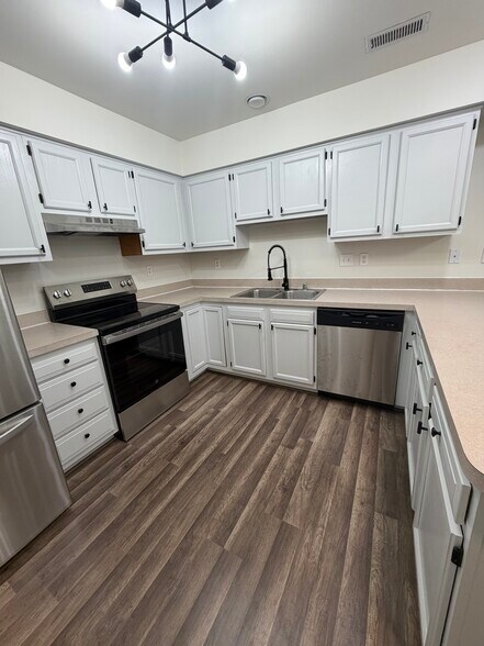 Building Photo - 10904 Coreys Way