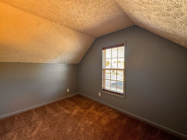 Building Photo - Lovely 4 Bed 2 Bath Home in Hope Mills