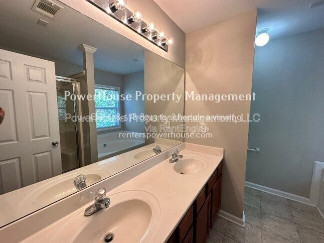 Building Photo - 2403 Walnut Tree Ln
