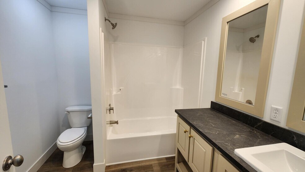 Building Photo - 3735 Pinoak St