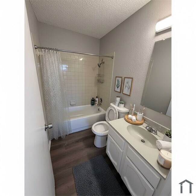 Building Photo - 8301 View Ridge Dr