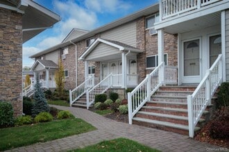 Building Photo - 65 Friendly Ct