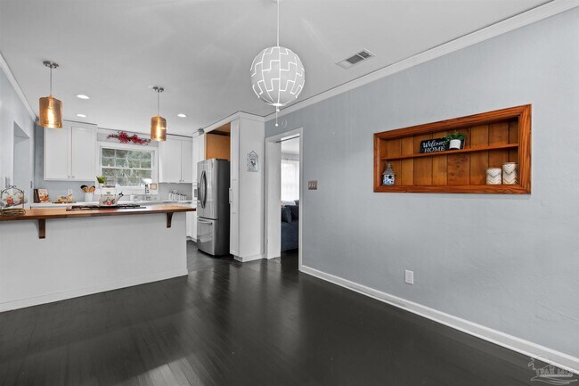 Building Photo - 1111 S Old Corry Field Rd