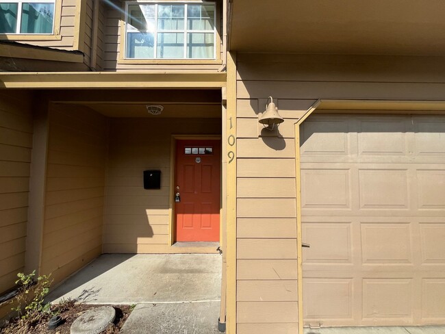 Building Photo - 3-Bedroom, 2-Bath, 1454sq ft Home!