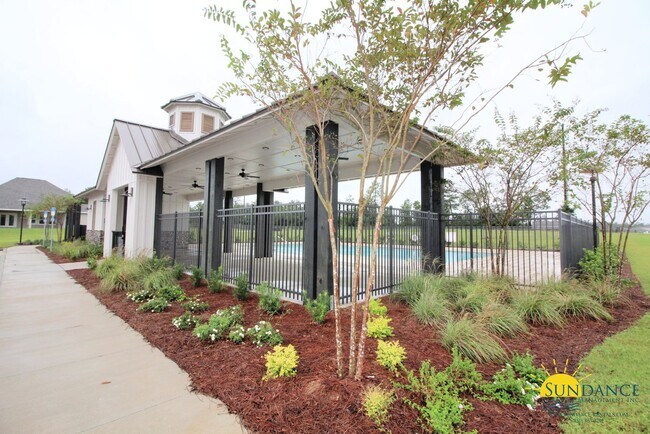 Building Photo - Gorgeous 4 Bedroom Home in Crestview!