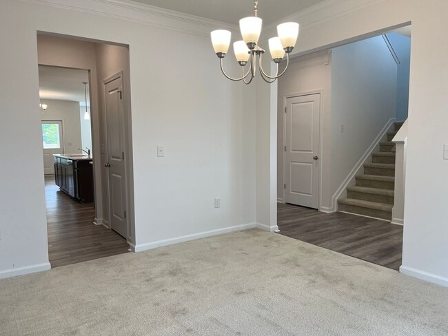 Building Photo - Stunning, Elegant Residence in Fuquay-Vari...