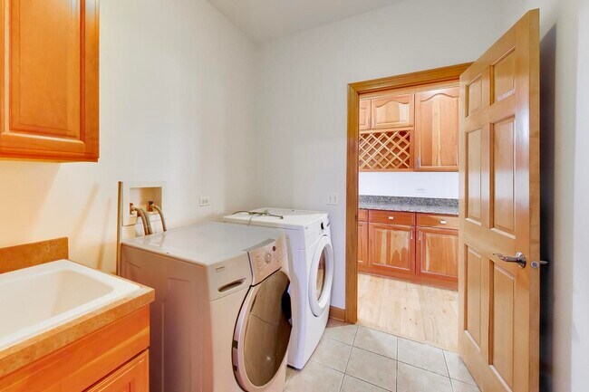 Building Photo - 2951 Old Glory Dr