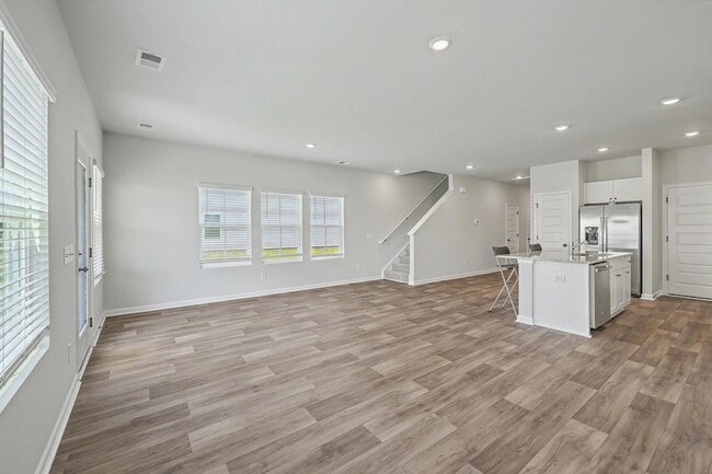 Building Photo - 762 Ridgley Dr