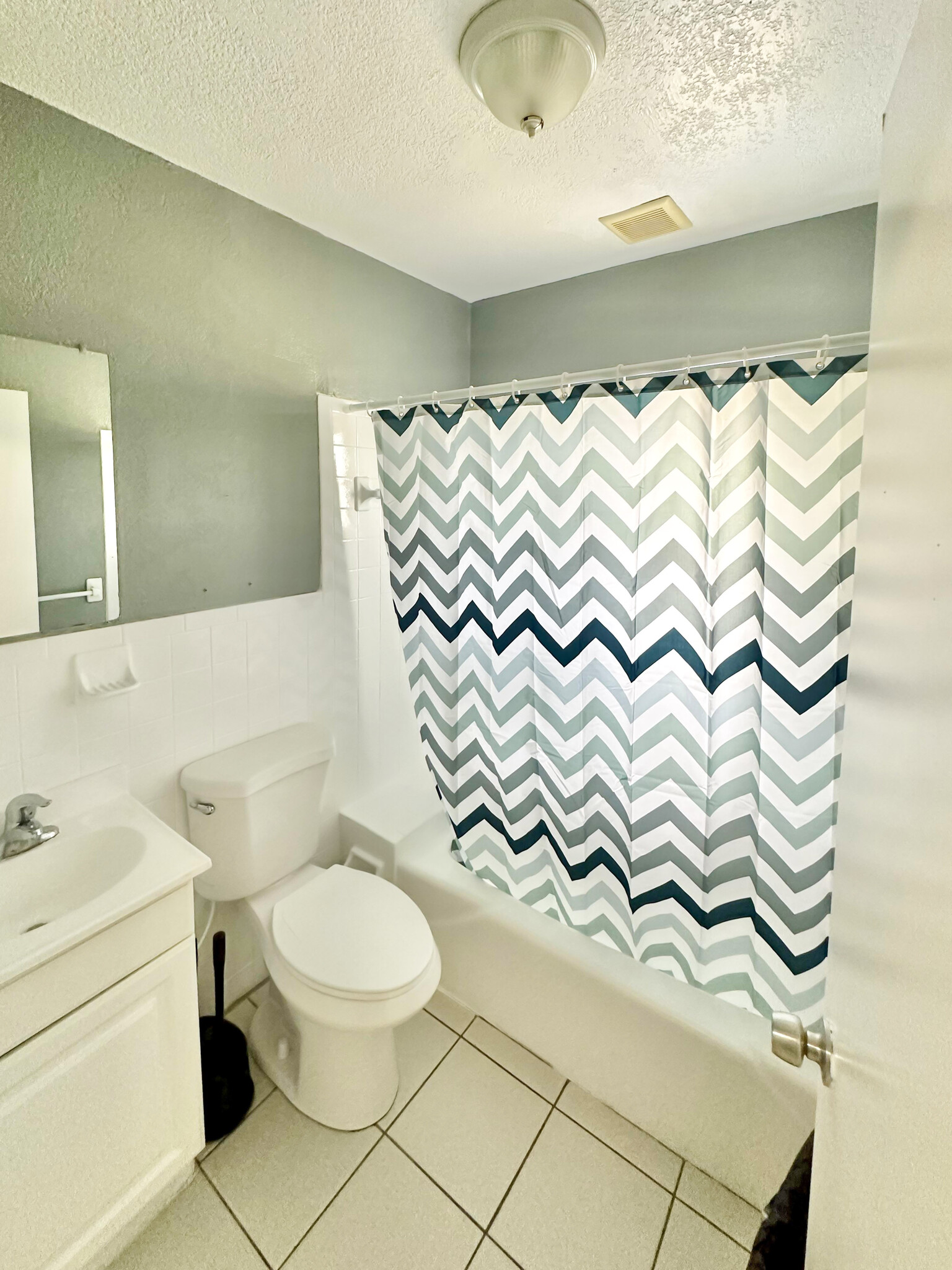 Building Photo - 5839 Sun Glo Ave