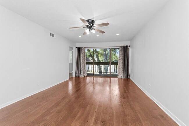 Building Photo - 12100 Melville Dr