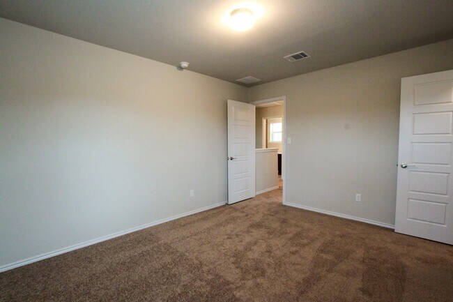 Building Photo - Newly Built 3 Bedroom, 2.5 Bath House in Round Rock's University Park Villas