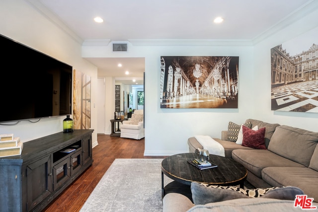 Building Photo - 423 N Palm Dr