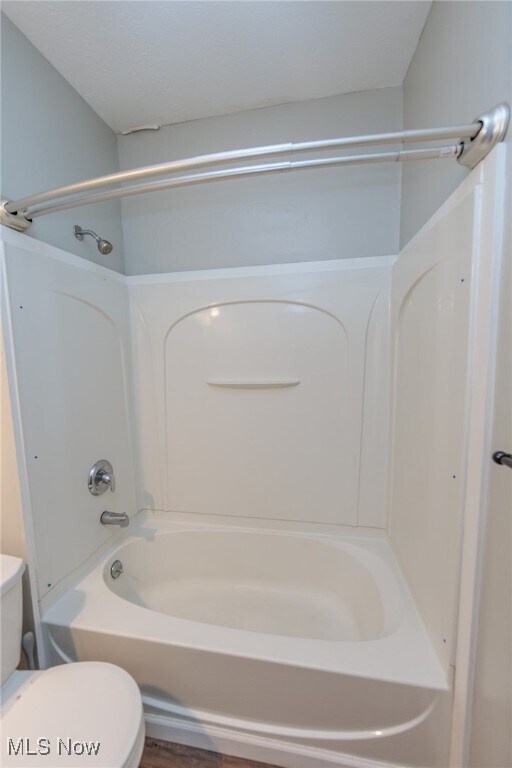 Building Photo - 2035 Chesterland Ave