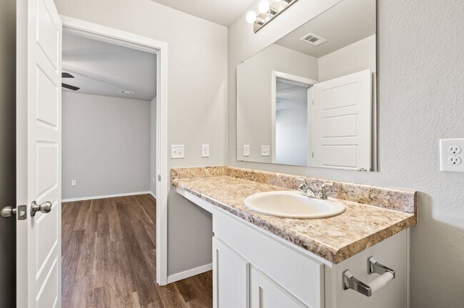 Building Photo - *Pre-Leasing* Three Bedroom | Two Bathroom Duplex with Full Service Lawn Care in Lawlis Ranch