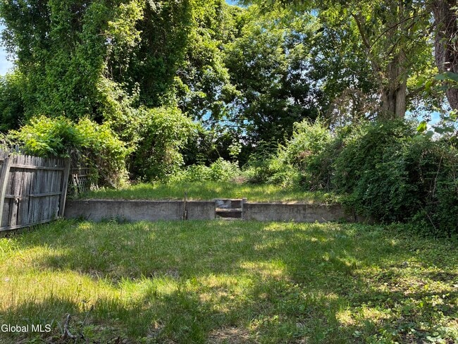 Building Photo - 813 Cutler St