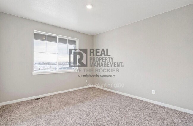 Building Photo - 325 64th Ave