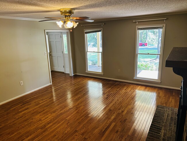 Building Photo - 709 Pineapple Pointe