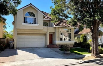 Building Photo - 1124 Calle Almaden
