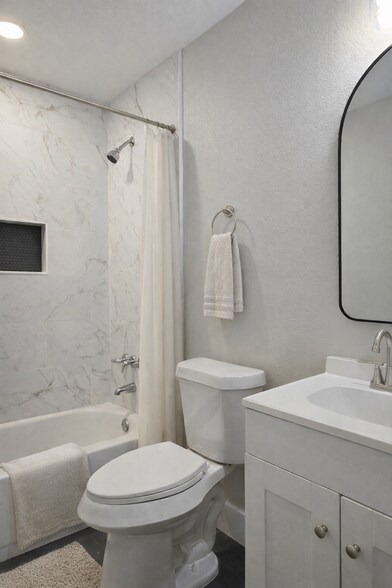 Building Photo - 8115 Tall Pine Ln