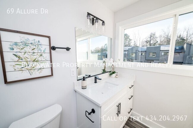 Building Photo - 69 Allure Dr