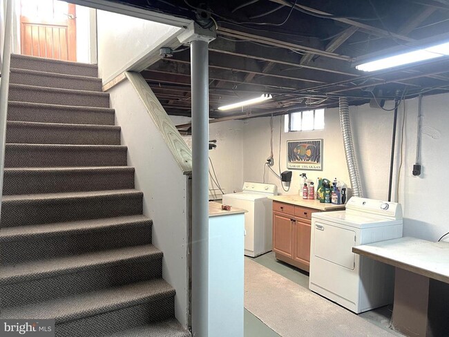 Building Photo - 11 Plainsboro Rd