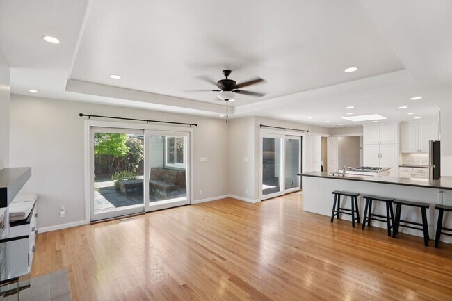 Building Photo - Spacious 3 bed 2 bath Home with Detached 1 bed 1 bath ADU in Los Altos!