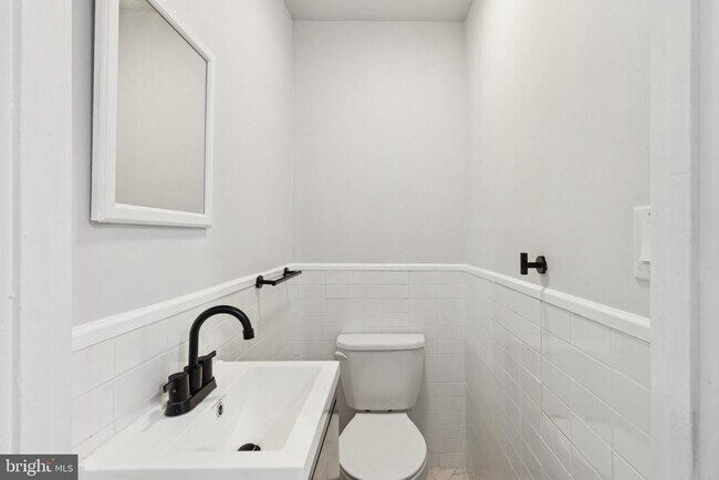 Building Photo - 3804 Fairmount Ave