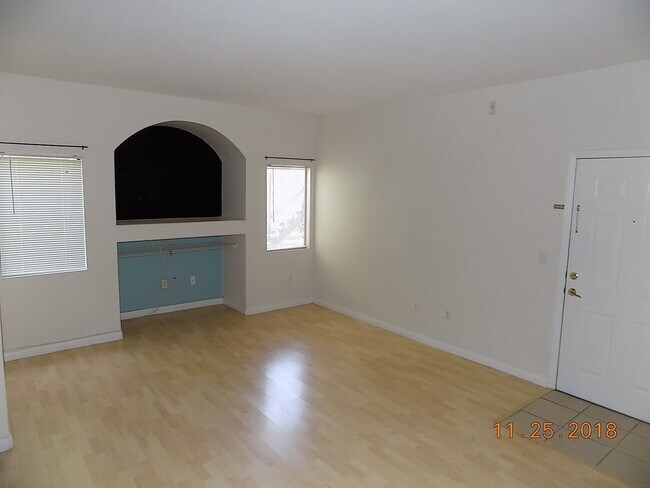 Building Photo - NW 1st floor condo