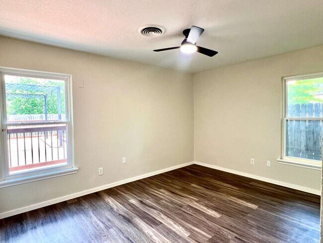 Building Photo - 3615 Electra Dr