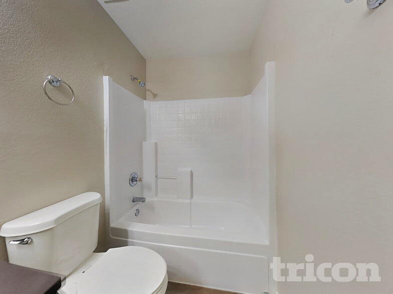 Building Photo - 11823 W Windrose Ave