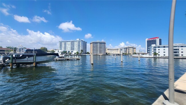 Building Photo - 1945 S Ocean Dr