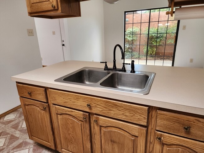 Building Photo - 1623 S Main St